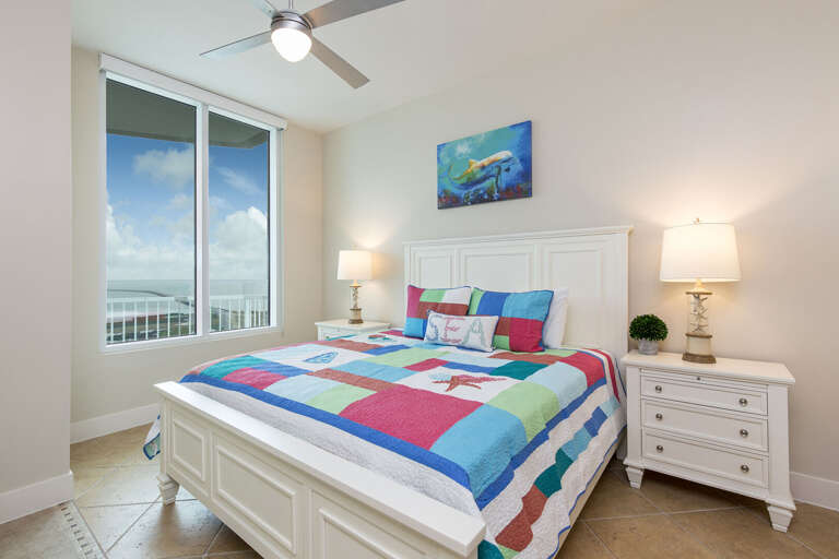 Master bedroom features a King size bed and a flat screen TV. Views of the Laguna Madre Bay!