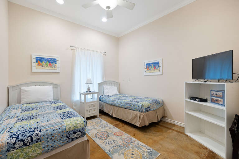 1st Floor Bedroom 3 (2 Twin Beds)