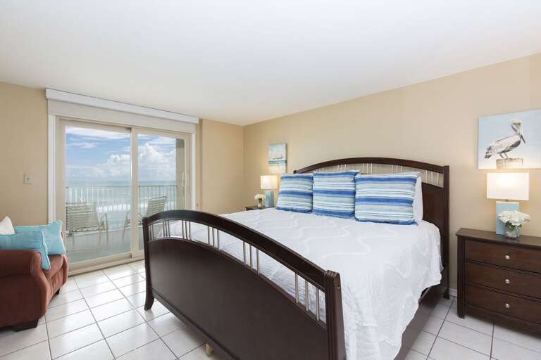 Master bedroom with King size bed, access to the 2nd beach facing balcony!