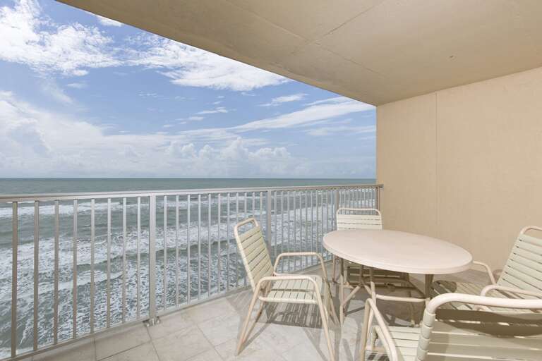 Private 9th floor balcony! Private 9th floor balcony!