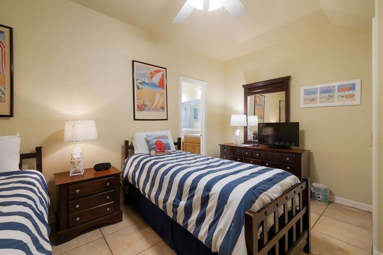 Ground Floor 3rd bedroom with 2 twin beds.