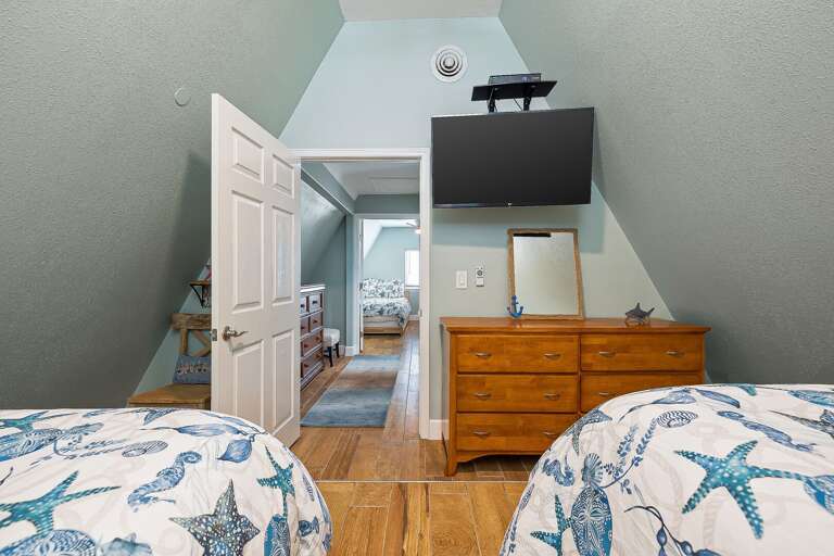 2nd bedroom with two Full beds & flat screen TV (3rd floor) 2nd bedroom with two Full beds & flat screen TV (3rd floor)