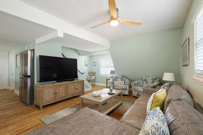 Living area surrounds a flat screen TV! Living area surrounds a flat screen TV!