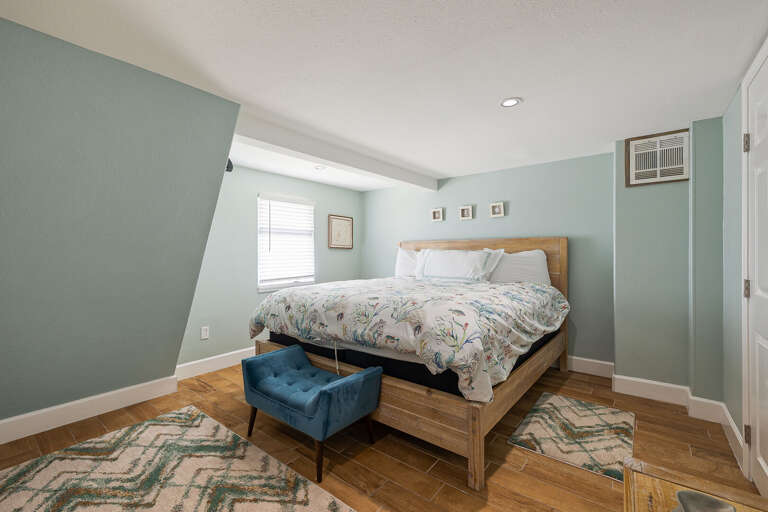 Master bedroom Master bedroom