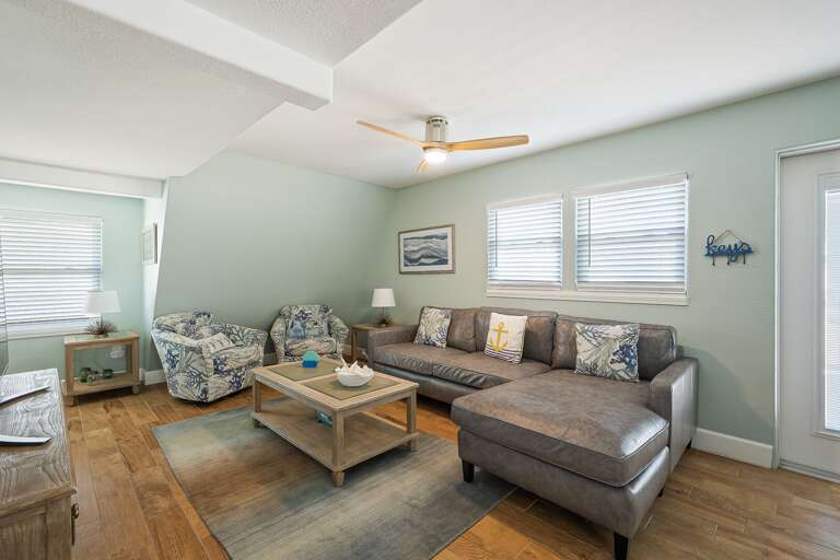 Nicely decorated living area! Nicely decorated living area!