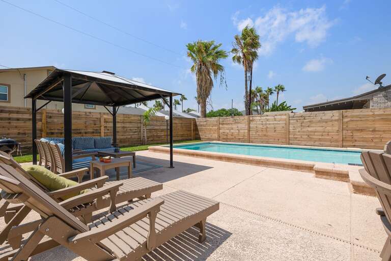 Sparkling swimming pool and outdoor seating, including lounge chairs! Sparkling swimming pool and outdoor seating, including lounge chairs!