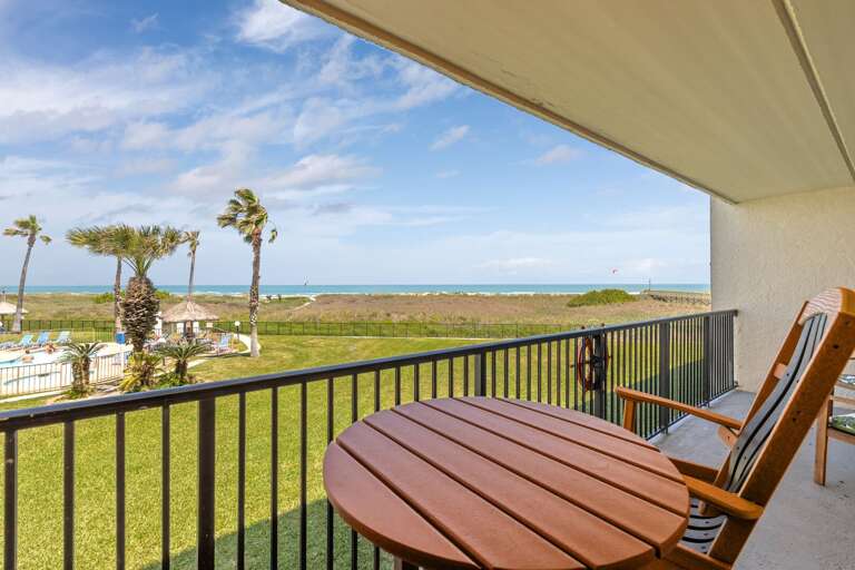 Balcony looking out towards the ocean!