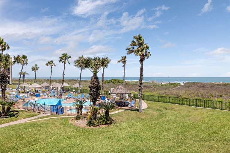 Beautiful Resort Style Look!