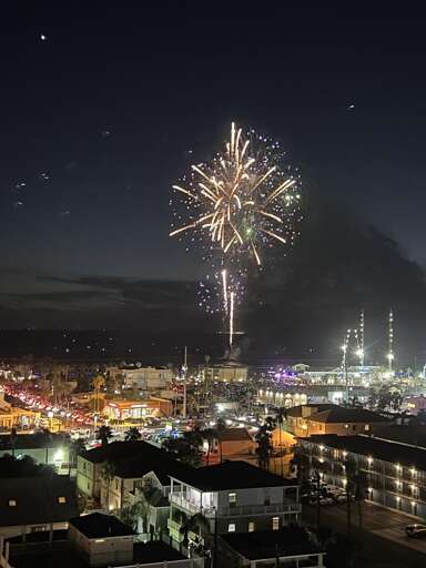 Catch fireworks over the bay from your balcony! Catch fireworks over the bay from your balcony!