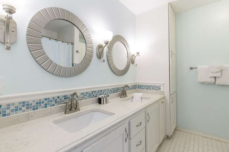 Master Bathroom features double sinks! Master Bathroom features double sinks!