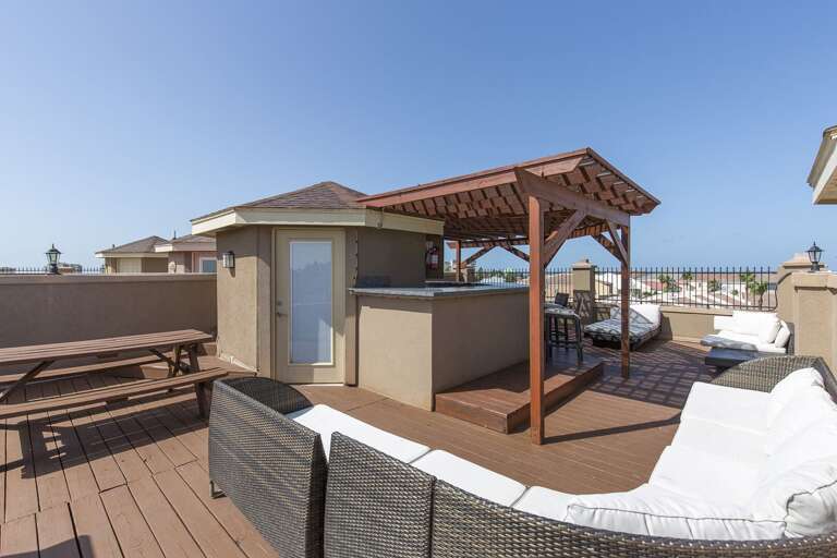 Roof-top deck! You can see views of the ocean and bay from this 4th floor viewing area!