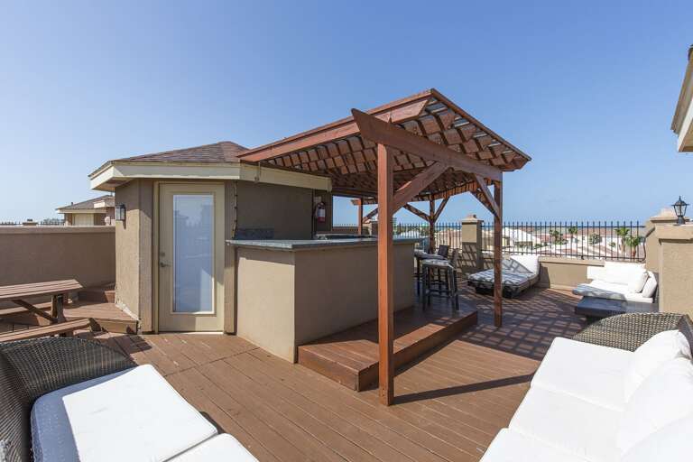 Roof-top deck! You can see views of the ocean and bay from this 4th floor viewing area!