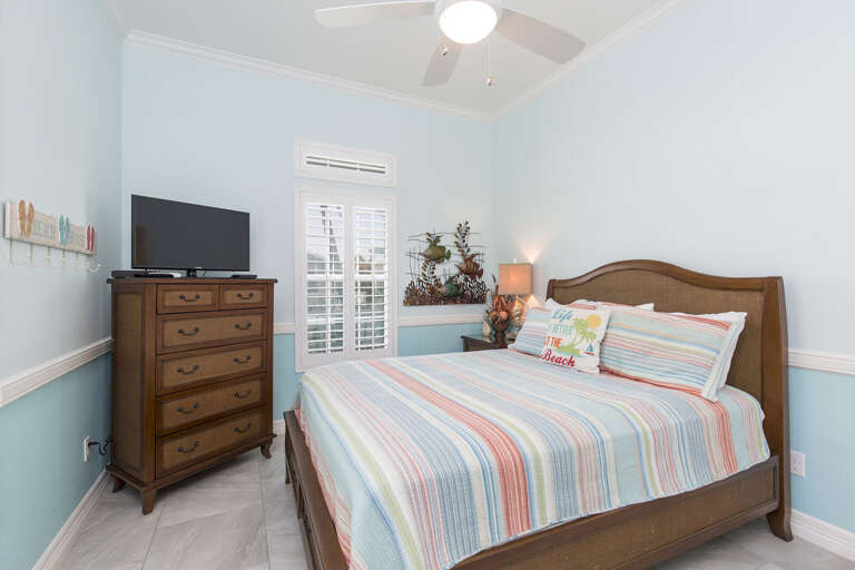 2nd Bedroom has a Queen bed and flat screen TV.