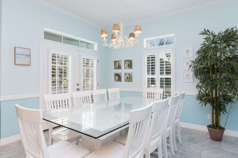 Dining area which accommodates up to 10 people Dining area which accommodates up to 10 people