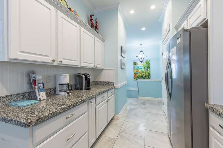 Fully Stocked Kitchen, perfect to prepare your home cooked meals!