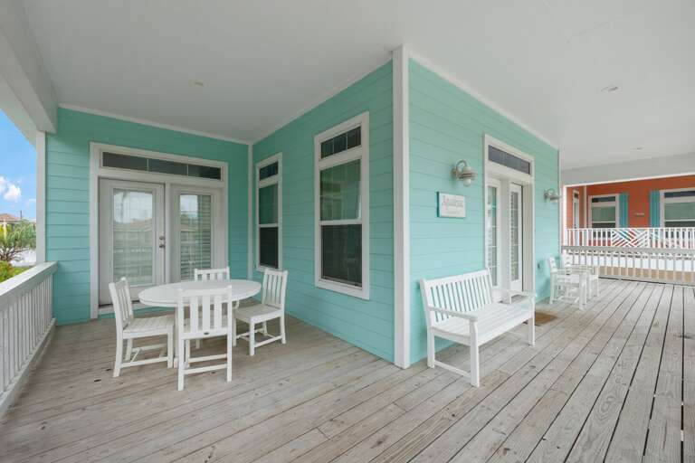 Plenty of balcony space to hangout outside! Plenty of balcony space to hangout outside!