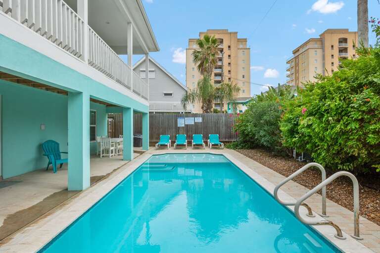 Private Pool! Private Pool!