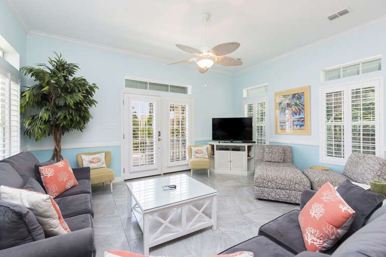 Spacious living room with flat screen tv!