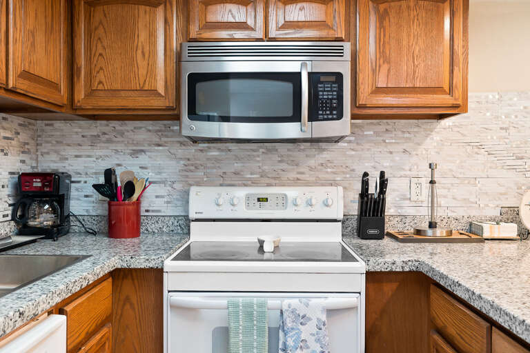 Fully stocked open concept kitchen!