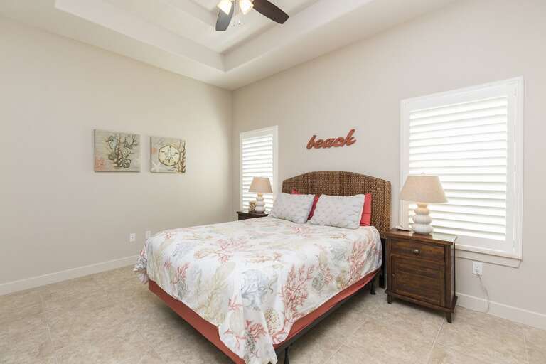 Guest room with full bed