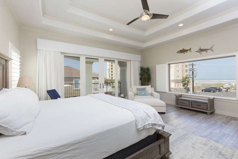 Huge Master Bedroom with ocean views!