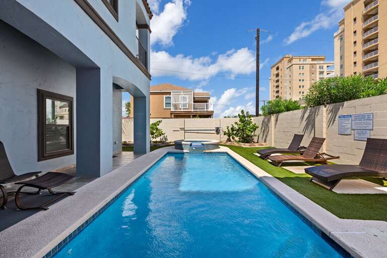 Private Pool and Hot Tub!