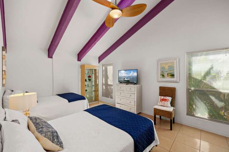 Villa #1
Bedroom (Two Full Beds)
