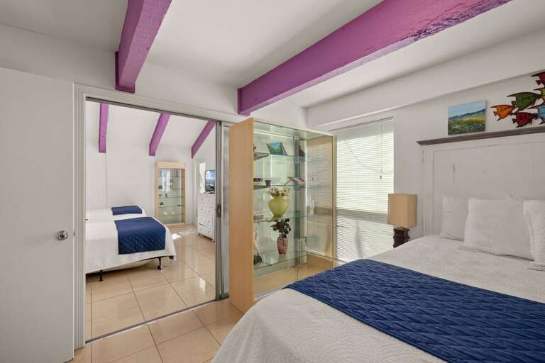 Villa #1
Master Bedroom (King bed)