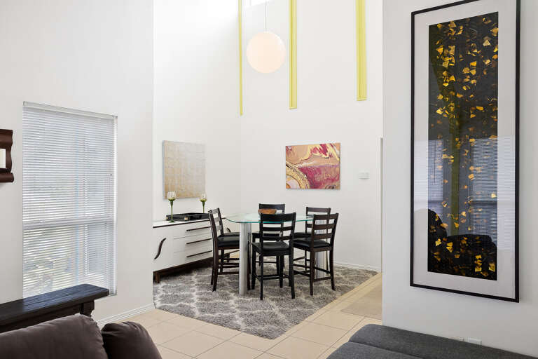 Villa #2
Great dining area with seating for 6!