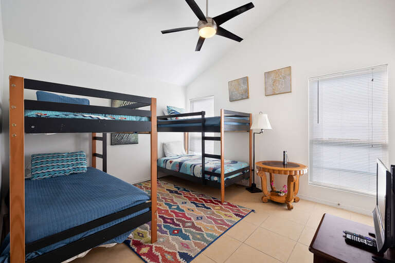 Villa #2
Guest bedroom with two twin bunk beds Villa #2
Guest bedroom with two twin bunk beds