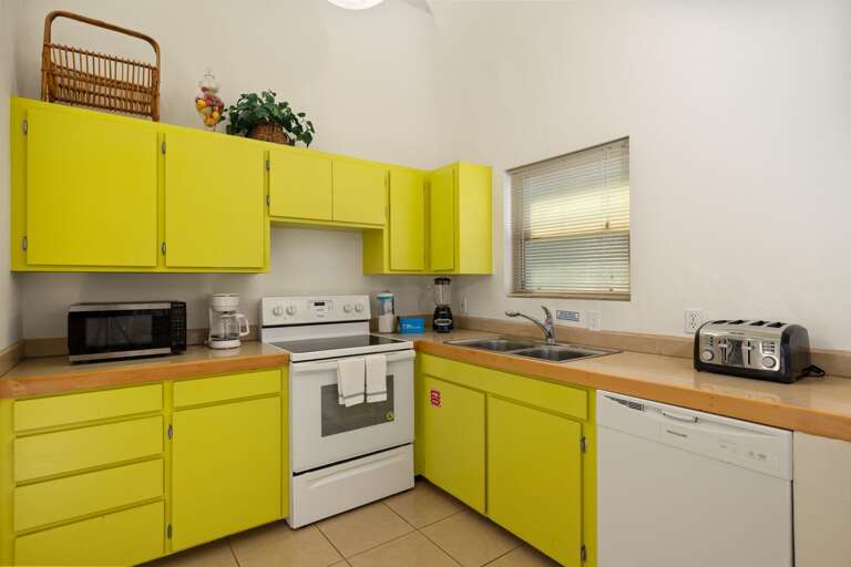 Villa #2
Spacious, fully stocked kitchen!