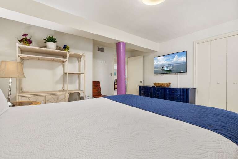 Villa #3
Bedroom 1 (Queen bed)