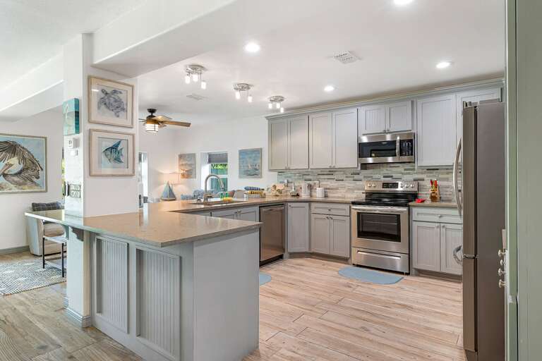 Spacious kitchen with brand new stainless steel appliances!