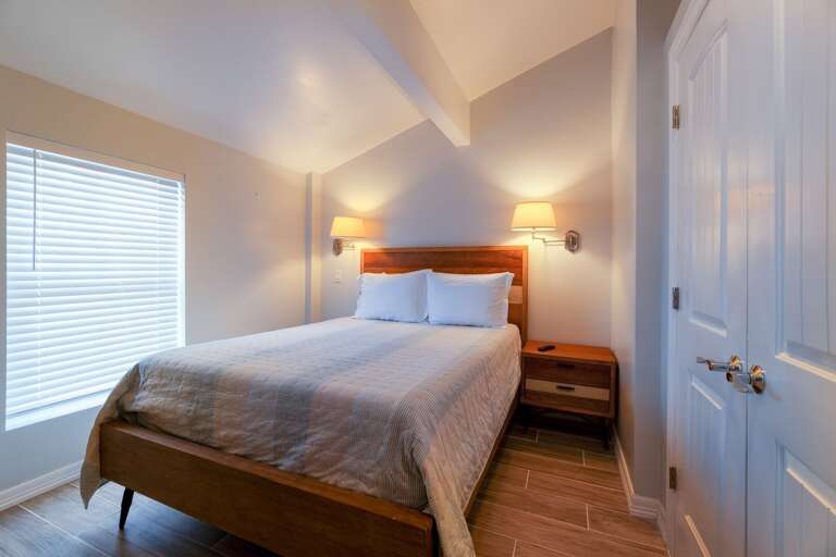 Guest bedroom on the 2nd floor has a Queen size bed and flat screen.