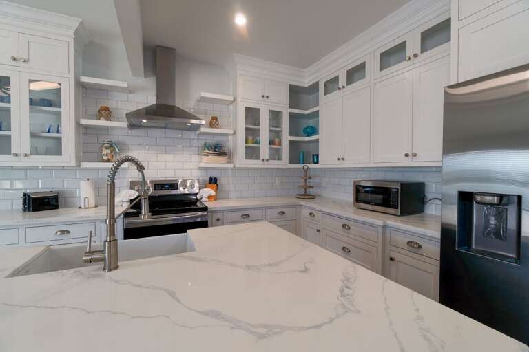 Stainless steel appliances and modern finishes!