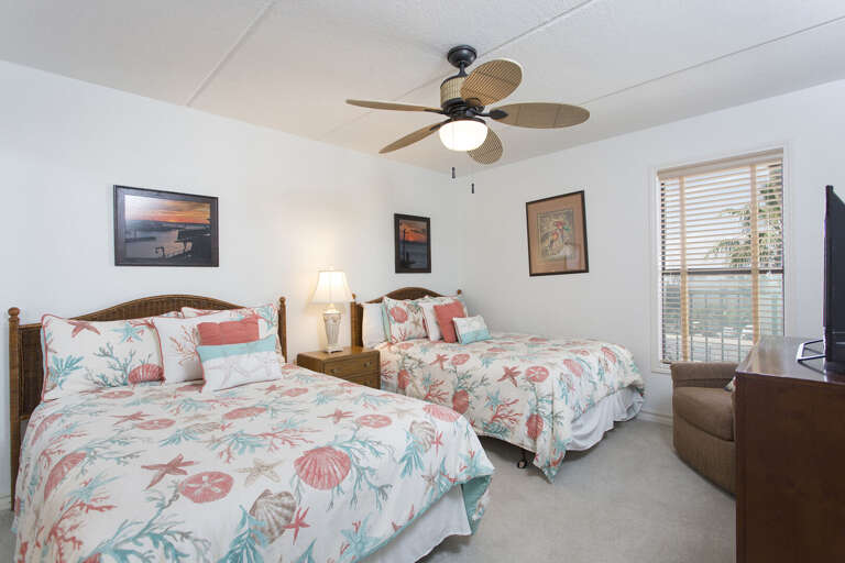 Guest Bedroom with 2 Full Beds Guest Bedroom with 2 Full Beds