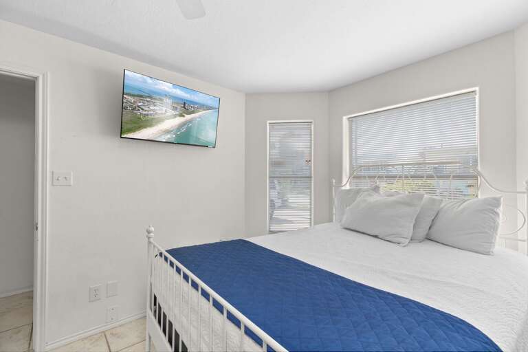 1st Floor Guest bedroom features Queen Bed