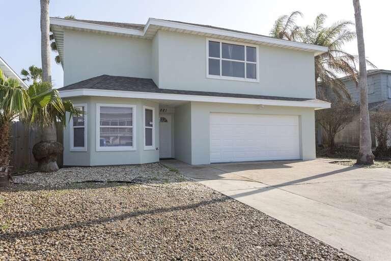 Exterior of 221 W. Oleander
(Garage NOT for guest use)