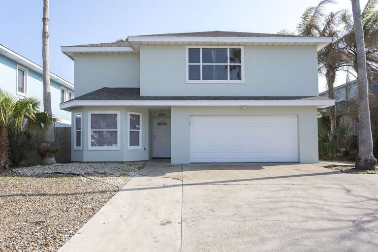 Exterior to 221 W. Oleander
(Garage NOT for guest use) Exterior to 221 W. Oleander
(Garage NOT for guest use)