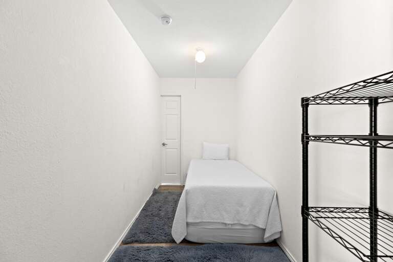 Extra twin located in the Master bedroom closet (2nd Floor) Extra twin located in the Master bedroom closet (2nd Floor)