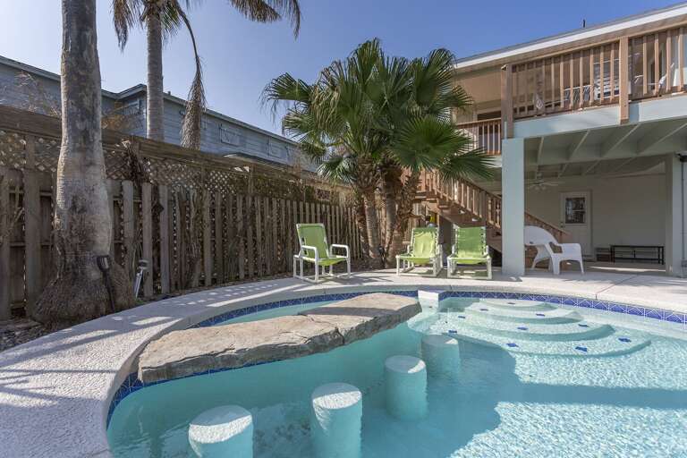 Private fenced in sparkling pool! Private fenced in sparkling pool!