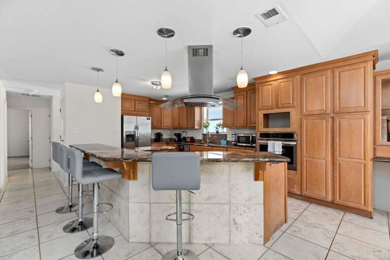 Spacious Kitchen! Spacious Kitchen!