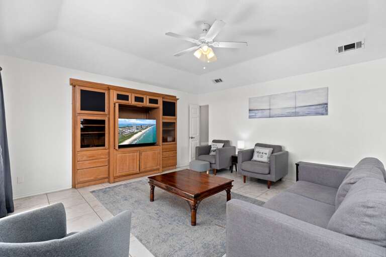 Spacious Living area surrounding flat screen TV Spacious Living area surrounding flat screen TV