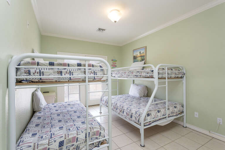 Guest bedroom with bunk beds (sleeps 5 in 3 twins and 1 full size bed.)