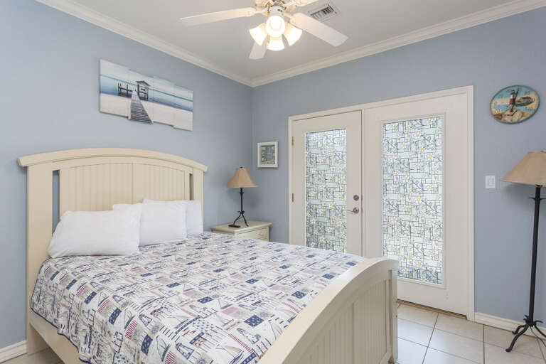 Guest bedroom with Queen size bed and flat screen TV