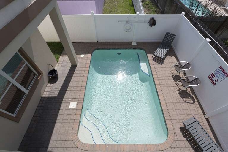 Sparking private pool!