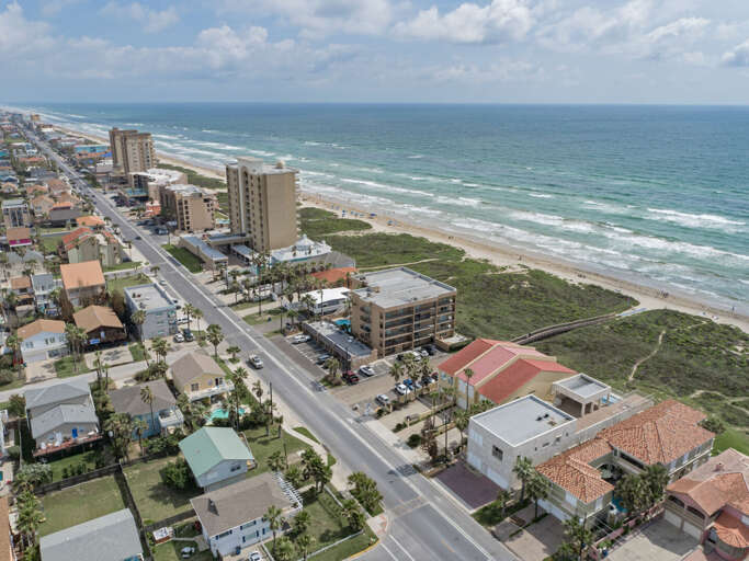Bird's eye view of the complex showing its close proximity to the beach. Bird's eye view of the complex showing its close proximity to the beach.