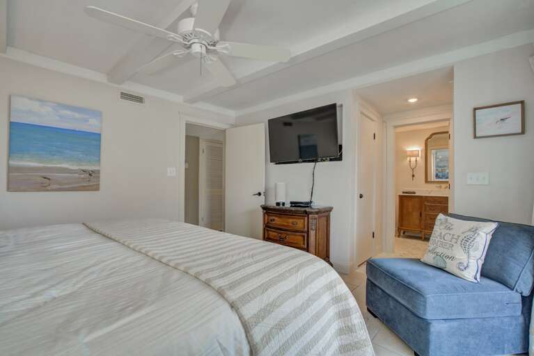 Master bedroom features a King bed, TV, and en suite bathroom. Master bedroom features a King bed, TV, and en suite bathroom.