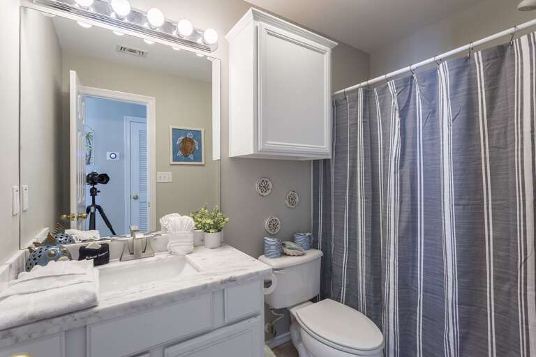 Shared Guest Bathroom