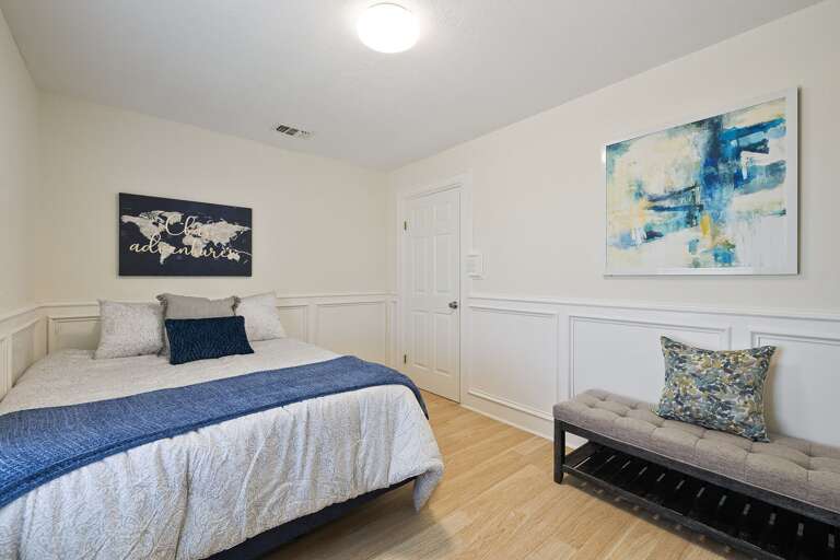 3rd Guest bedroom with Queen bed. Located on the 2nd floor. 3rd Guest bedroom with Queen bed. Located on the 2nd floor.